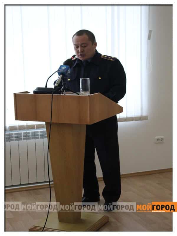 В Алматы больница на сутки приютила попугая