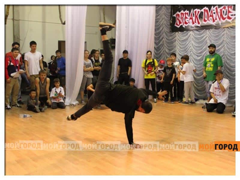 Алматинские хирурги пришили оторванный палец мальчику