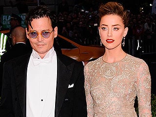 Километровые пробки на пути к кладбищу образовались в Родительский день в Уральске