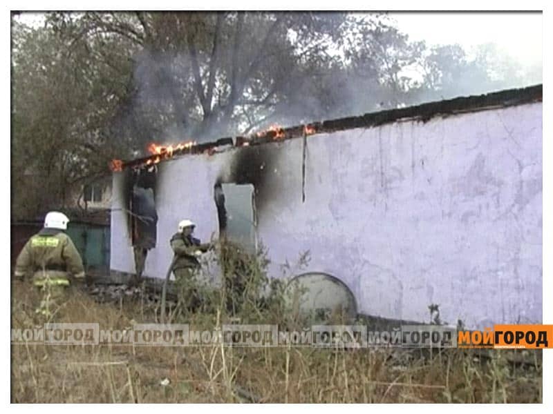 В Алматы из-за ветра обрушилась часть облицовки ЖК
