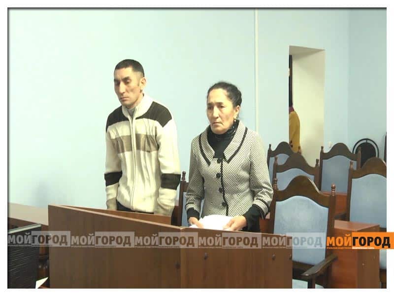 Дерево упало на летнее кафе в Алматы