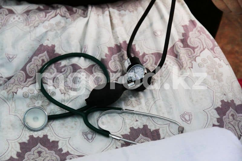 Медбрат в Алматы перевёл себе с телефона пациента 2 млн тенге