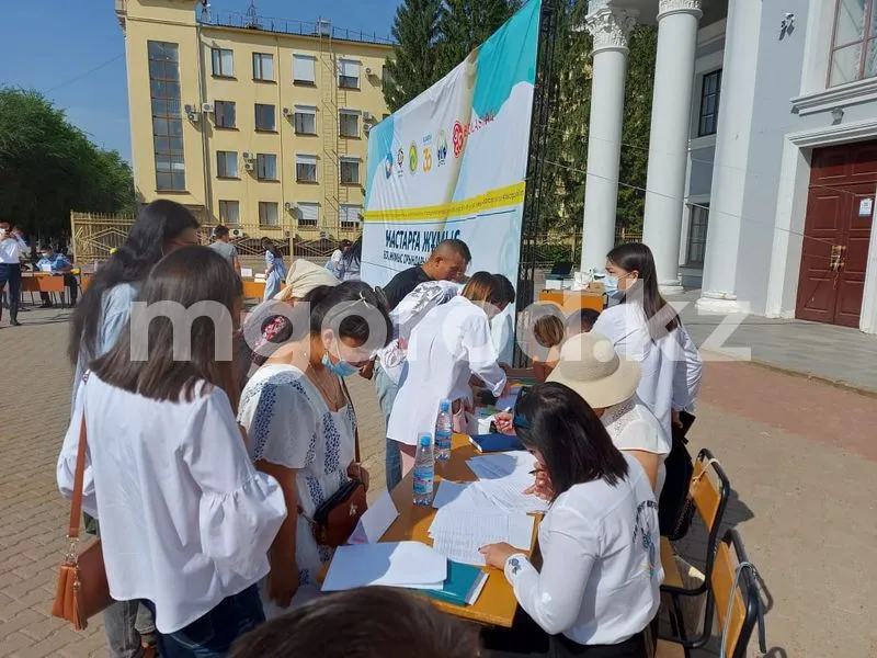 Более 300 вакансий представили на ярмарке вакансий в Уральске