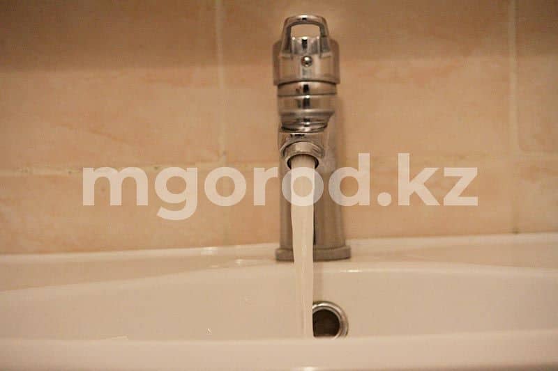 Воду временно отключат в двух районах Алматы