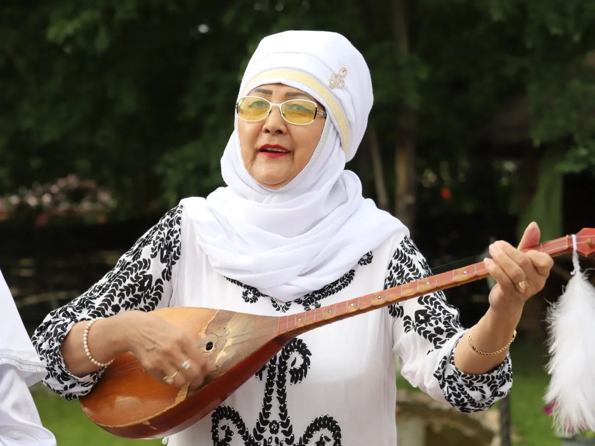 Токаев поздравил казахcтанцев с Национальным днём домбры