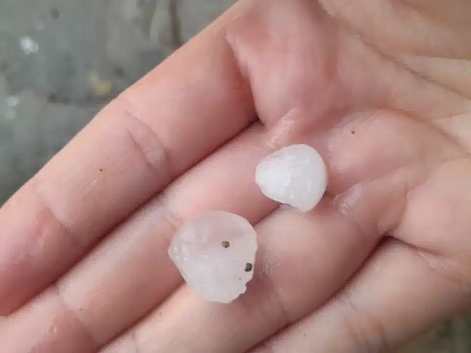 Град выпал в Аксае