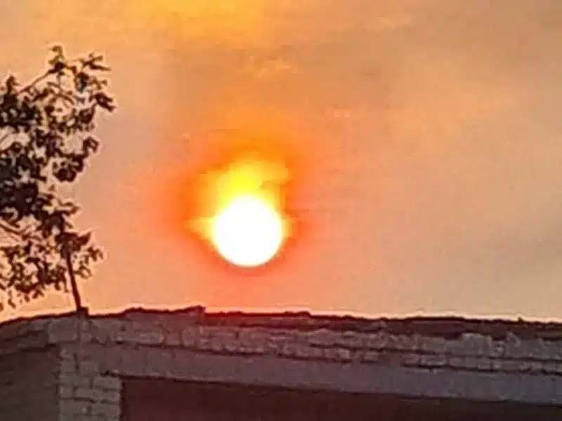 Огненное солнце наблюдают жители Атырау