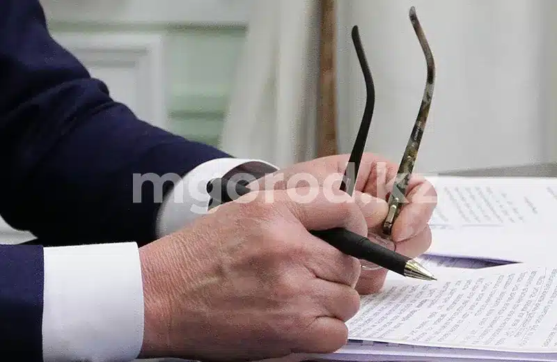 Девять банков ликвидируют в Казахстане