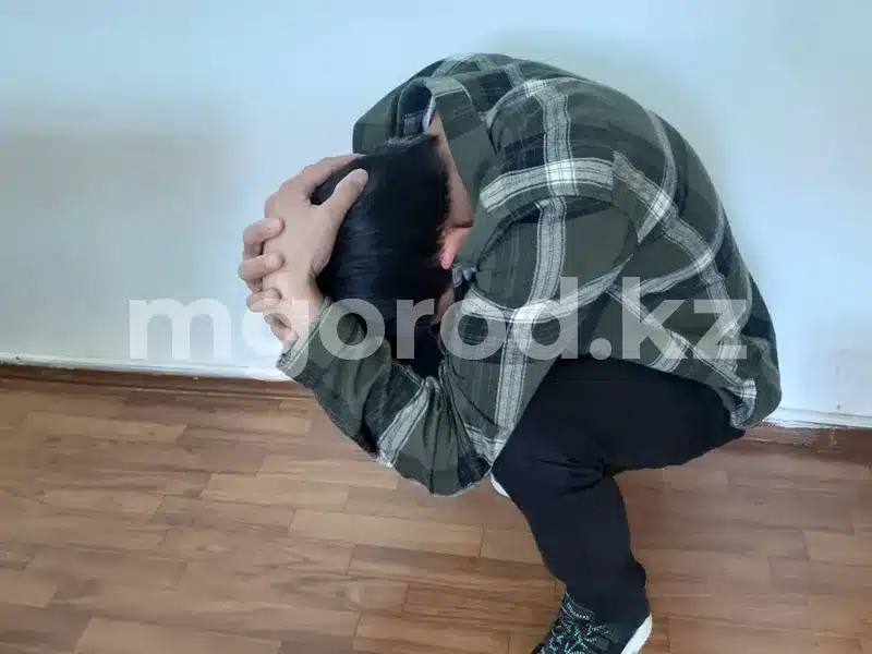 В сети распространилось видео плачущего воспитанника детского дома в Атырау