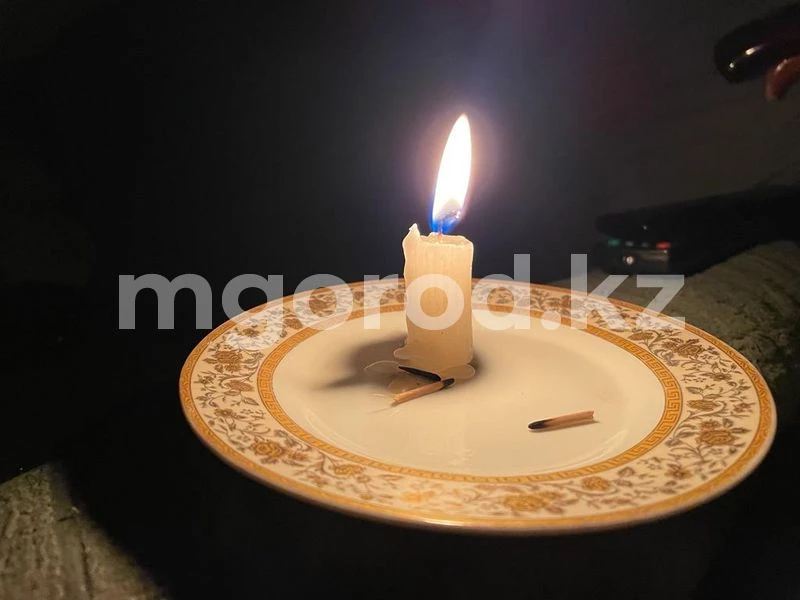 Около двух тысяч абонентов остаются без света из-за ветра в Уральске