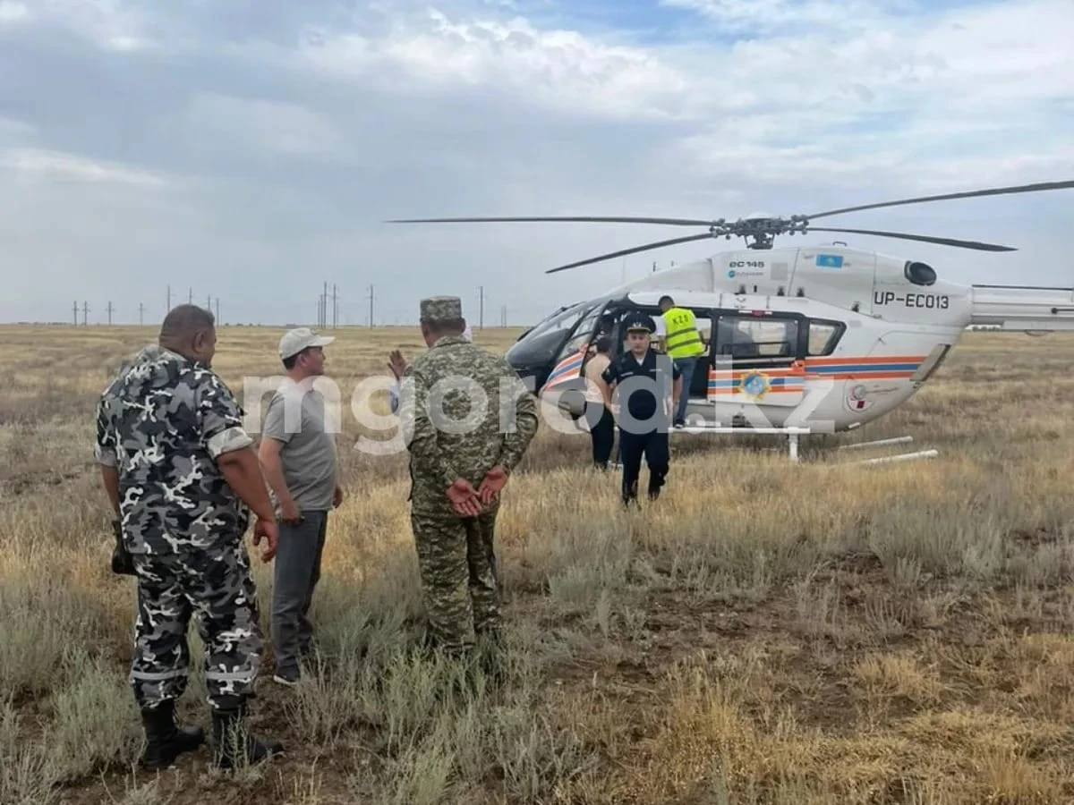 Два вертолёта направили в районы ЗКО, где бушует пожар