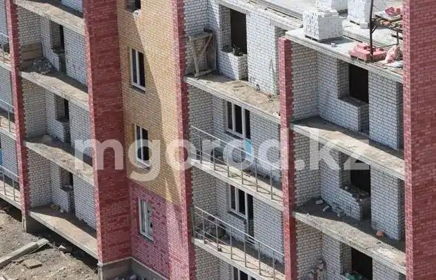 Девять многоэтажек строятся для жителей аварийных домов в Уральске