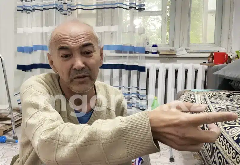 Жильцы дома в Уральске заставили демонтировать пандус: инвалиду ответили в управлении соцзащиты