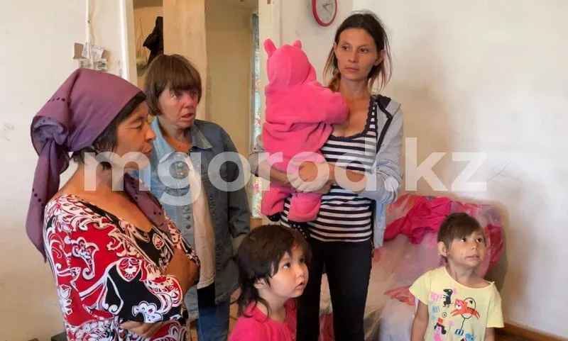 Едим то, что люди дают: у матери с тремя детьми сгорел дом в селе ЗКО