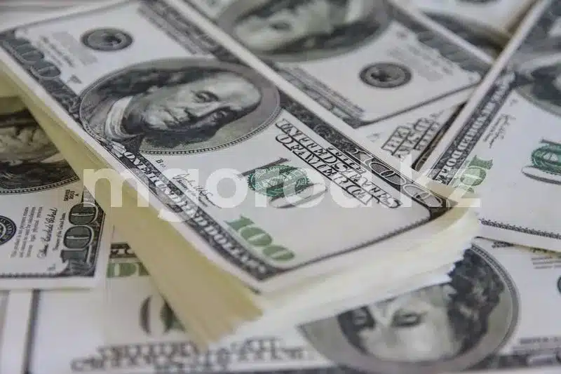 Фальшивомонетчиков с поддельными долларами задержали в Алматы