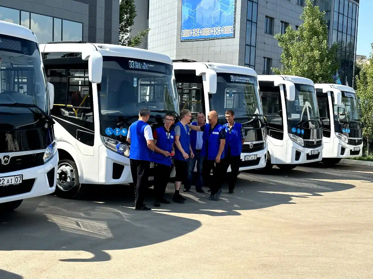 Новые пассажирские автобусы вышли на линию в Уральске