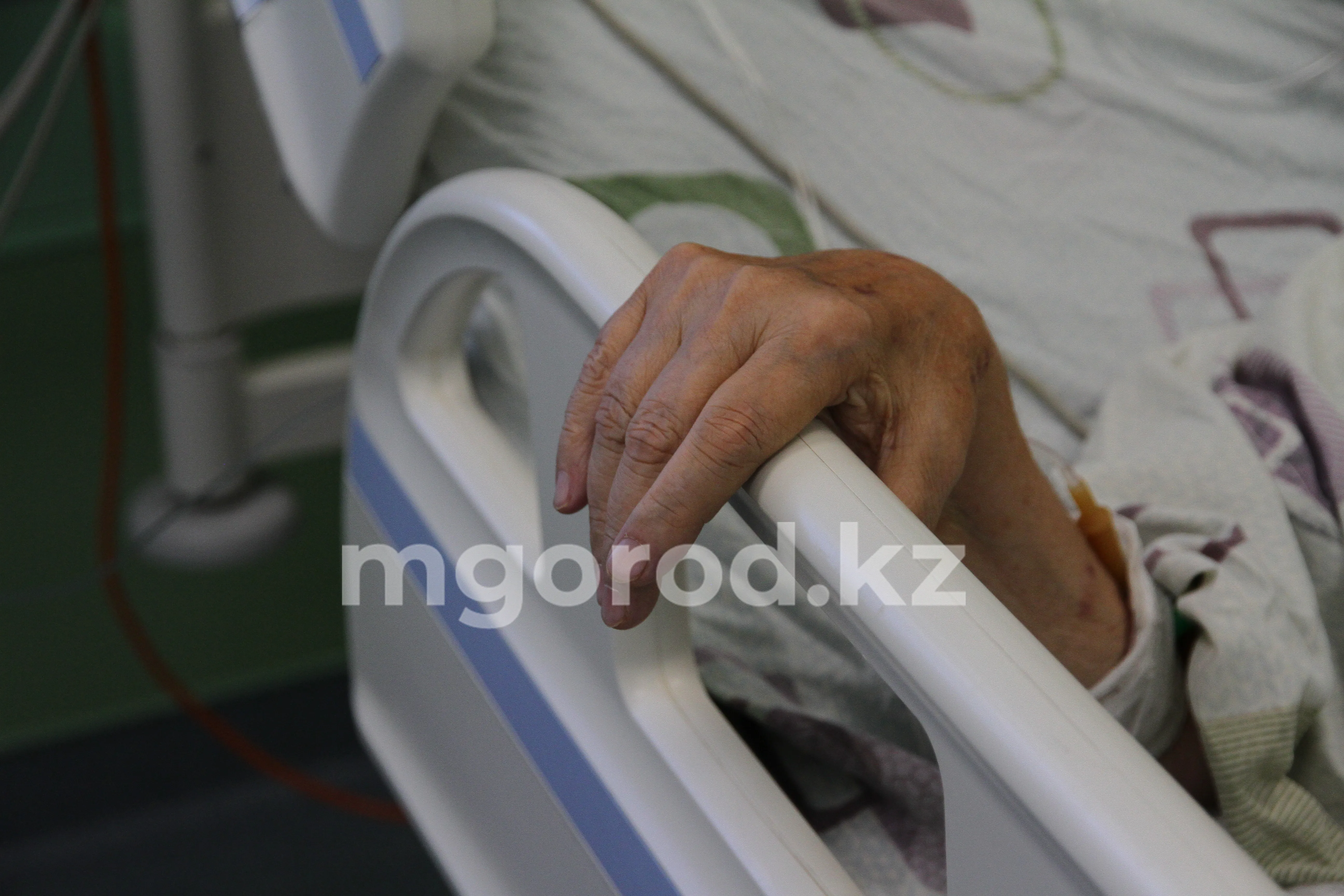 Врачи рассказали о состоянии пострадавших при пожаре в ЖК Алматы