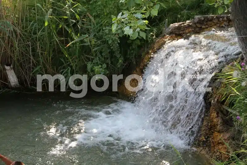 Как выглядит самый маленький водопад в мире