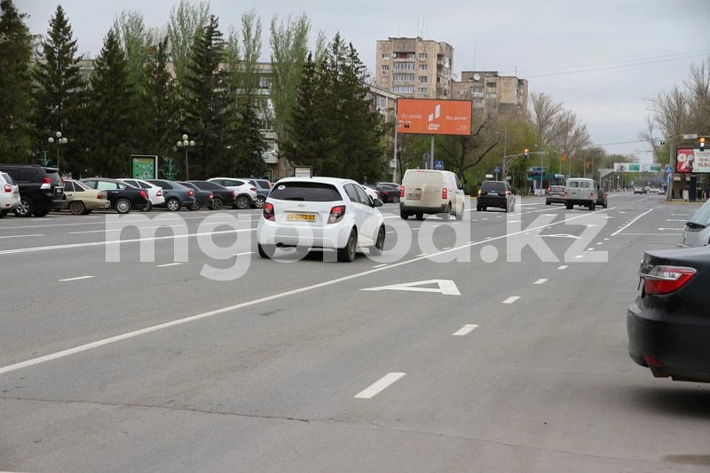 Таксистам запретят работать на праворульном авто в Казахстане