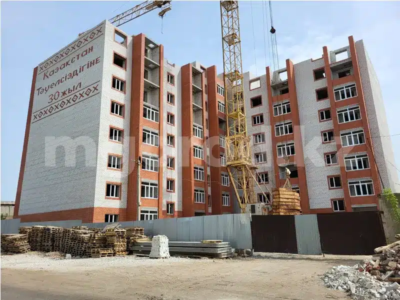 Владелец железнодорожных путей ответил на обвинение застройщика дома в Уральске