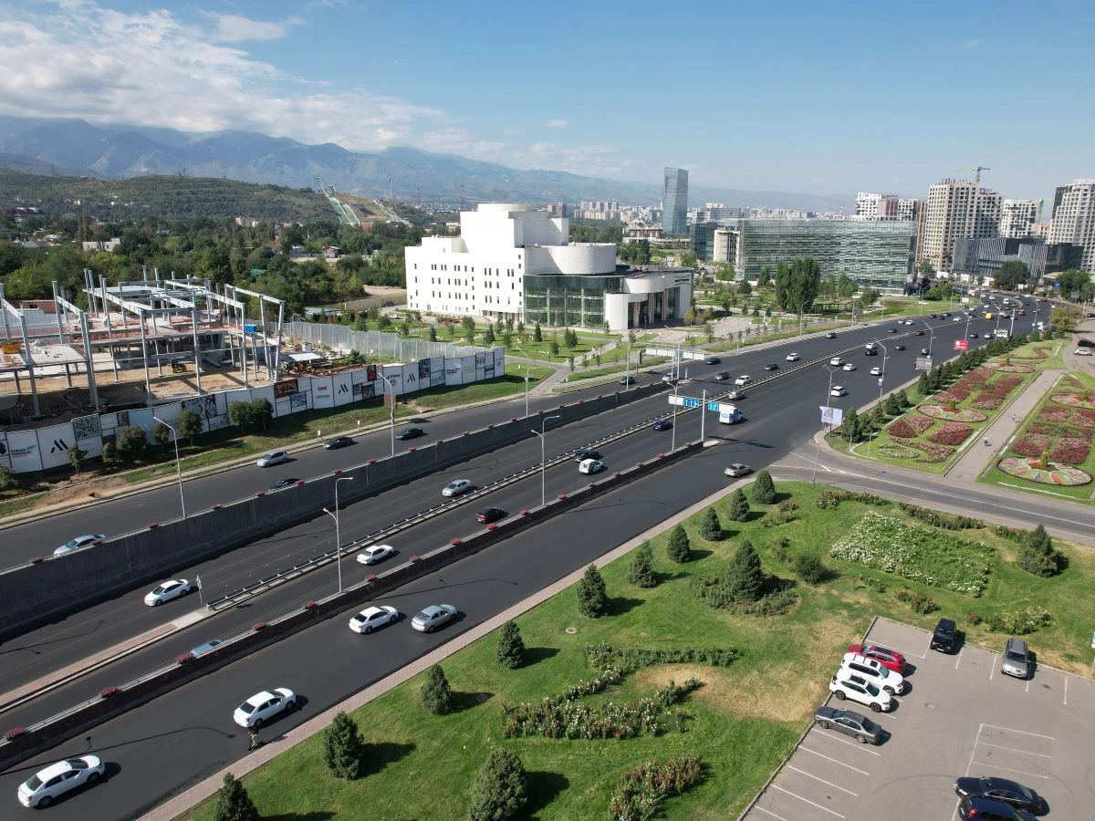 Средний ремонт на Аль-Фараби завершили в Алматы