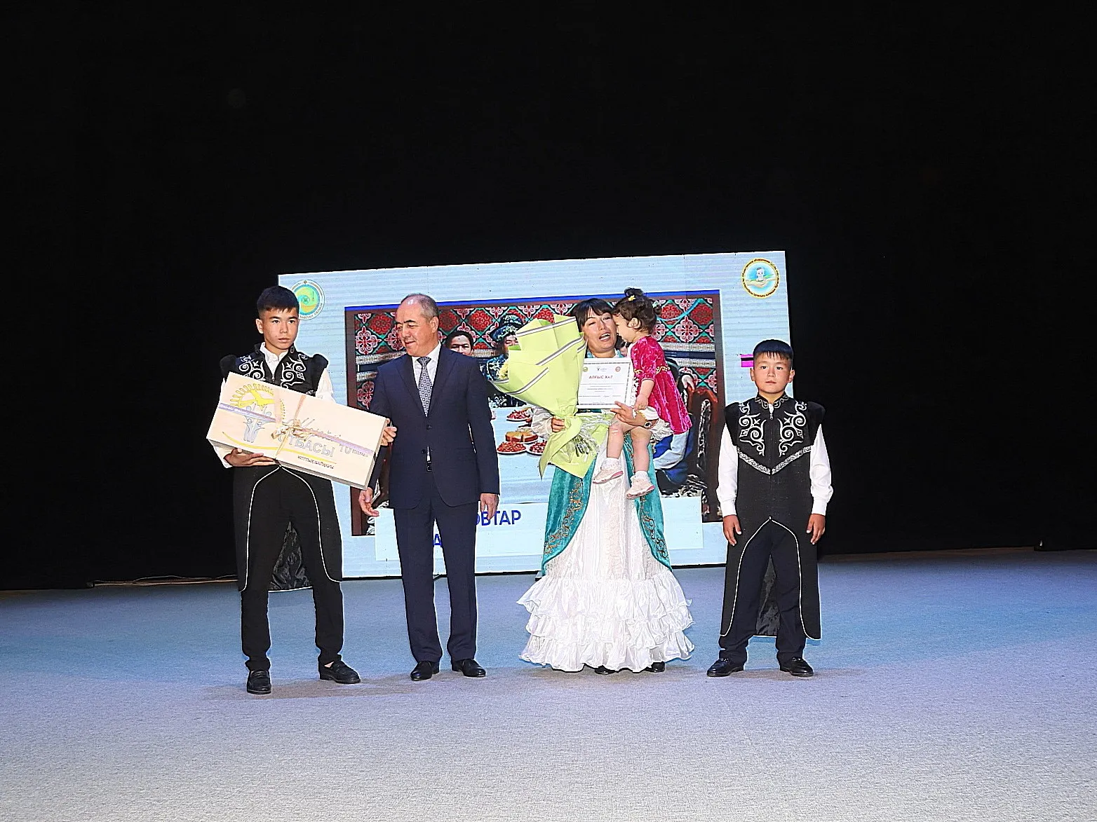 Известная в Бурлинском районе семья получила очередную награду