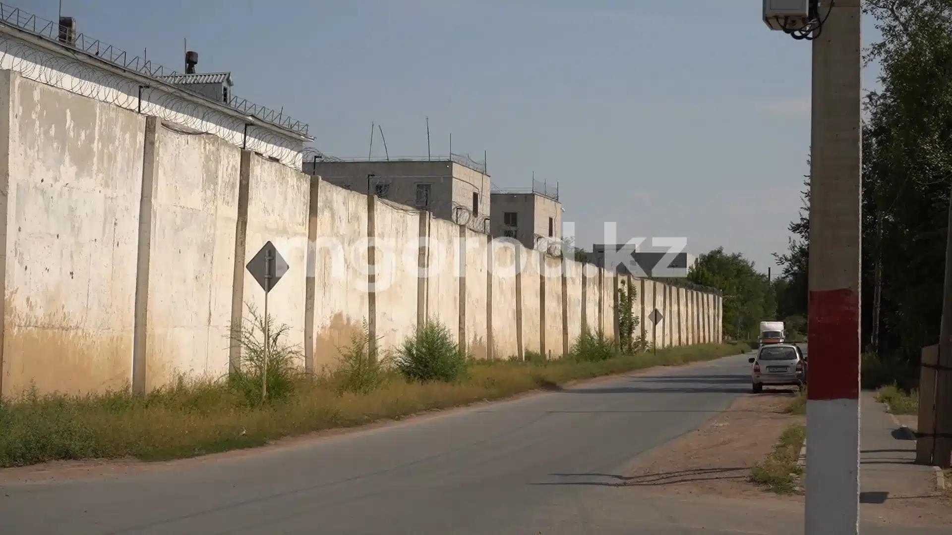 Не можем вызвать скорую: заглушки в колонии оставили уральцев без связи