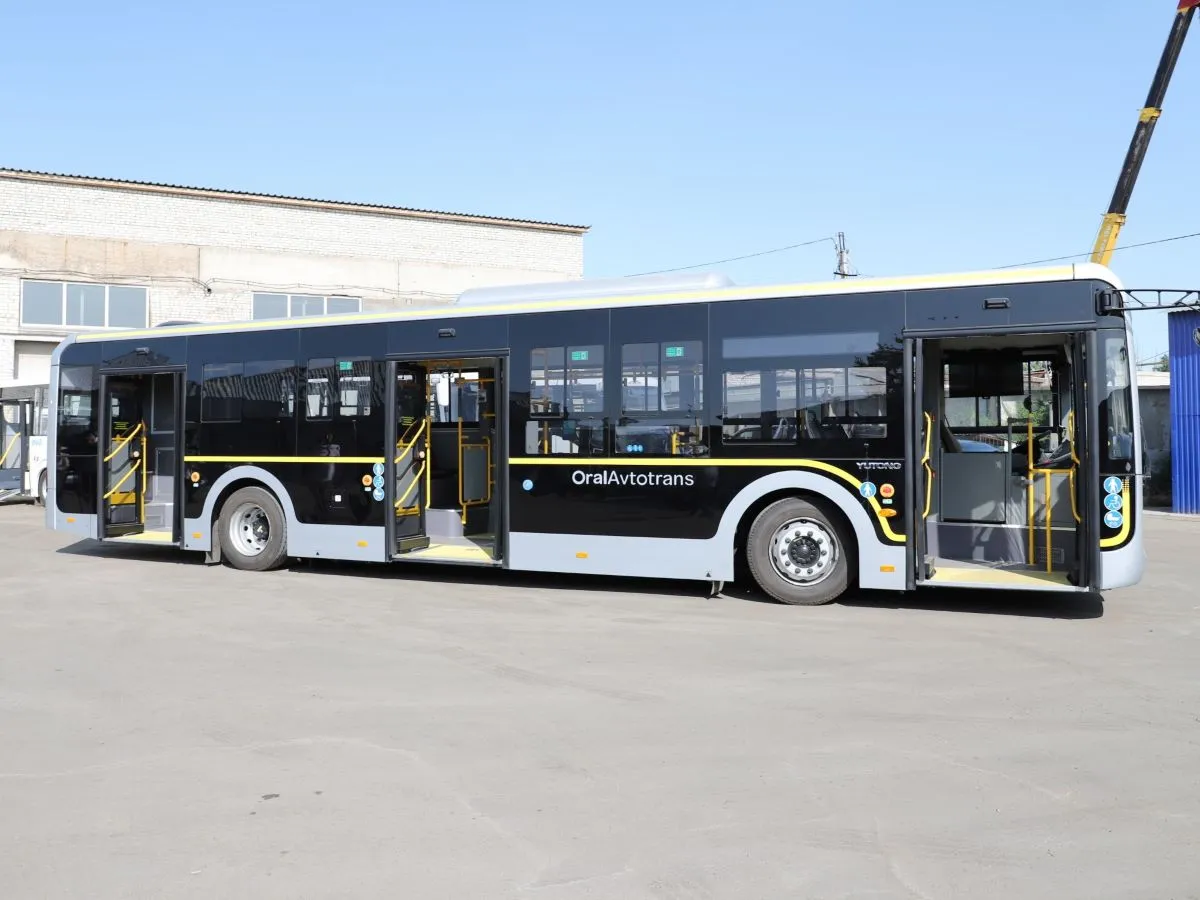 Новые автобусы вышли на линии в Уральске