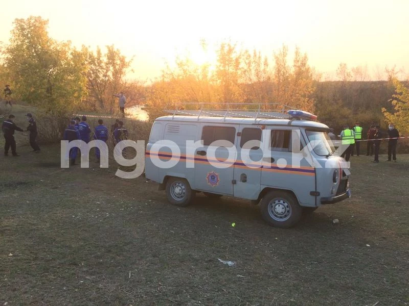 Авто с матерью и детьми затонуло в Павлодарской области