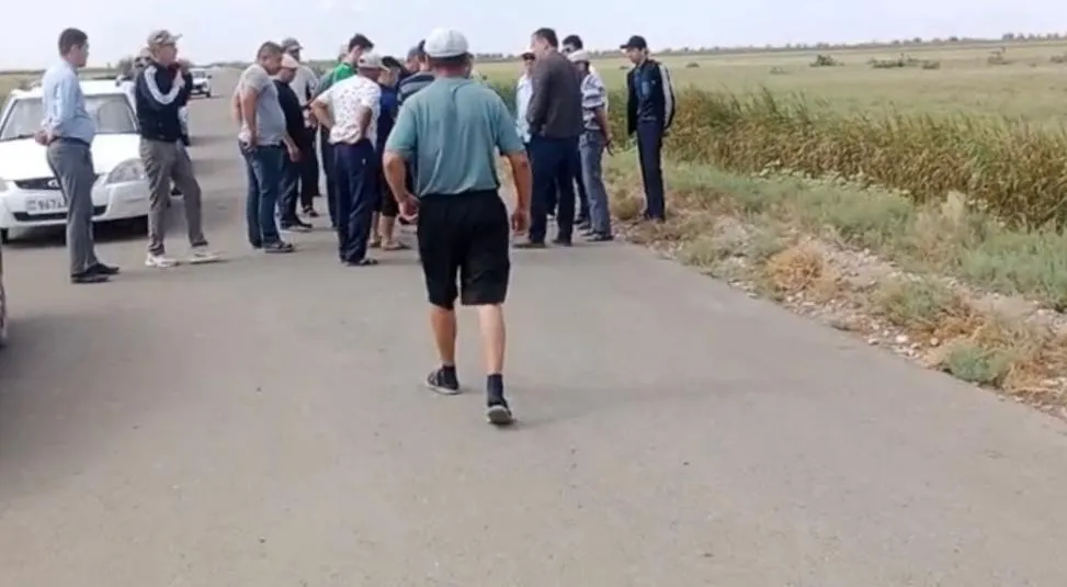 Не продержался и года: на качество нового асфальта жалуются жители села ЗКО