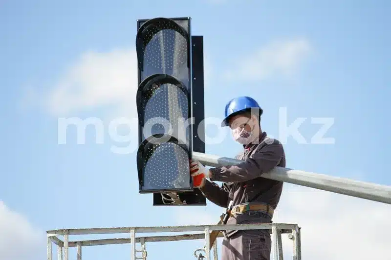 Светофоры перенастраивают на крупных дорогах Алматы