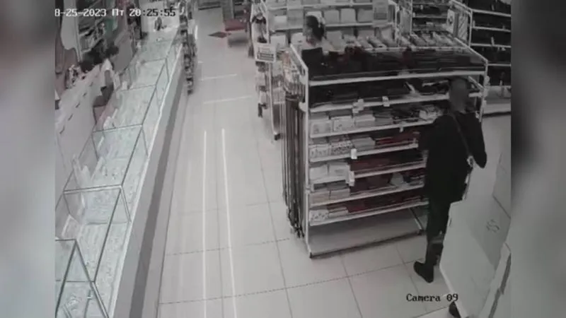 Барсетка и два халата: в Уральске с поличным задержали вора