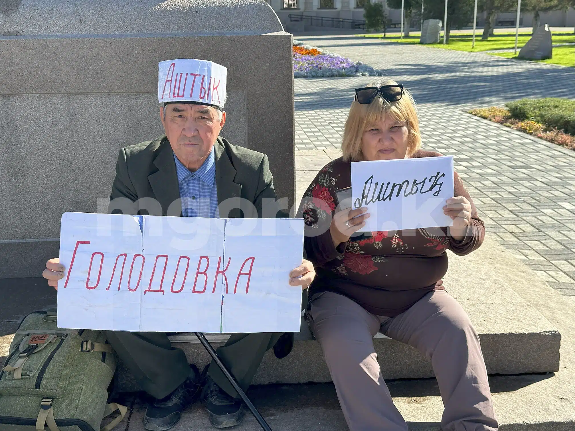 Нам не на что жить: двое уральцев вышли на площадь и объявили голодовку