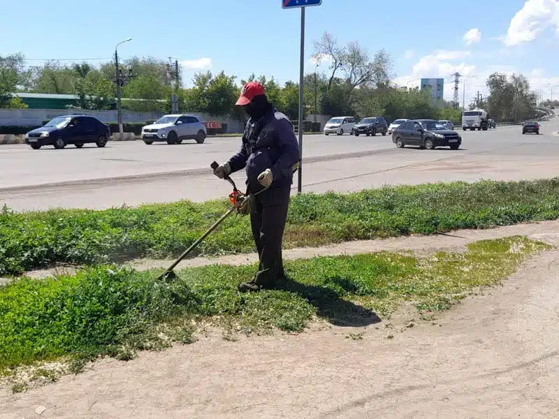 Для уборки мусора в Уральске начнут привлекать граждан Узбекистана и Таджикистана