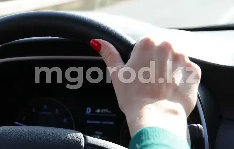 Автоледи на Lexus за месяц нарушила ПДД 119 раз