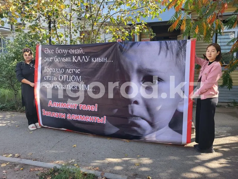 Заблокировал номера детей: жительницы ЗКО не могут получить алименты