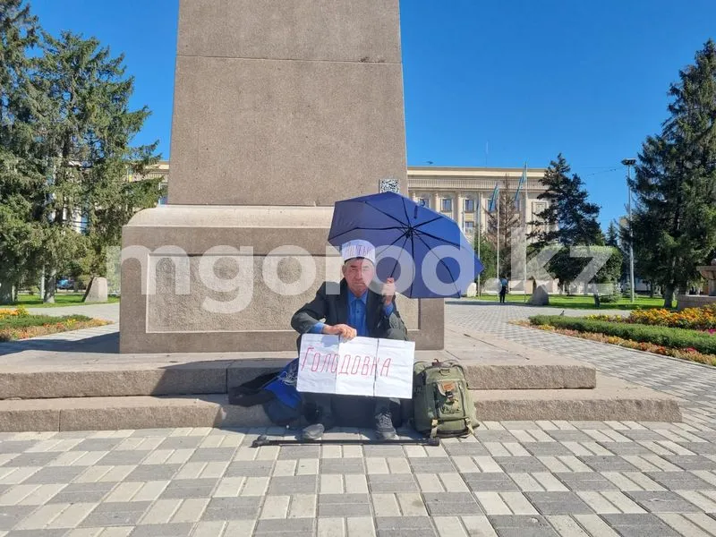 Ночевавший на улице уралец прекратил голодовку