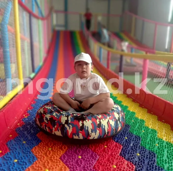 Мальчику с аутизмом из Уральска не хватает денег на лечение