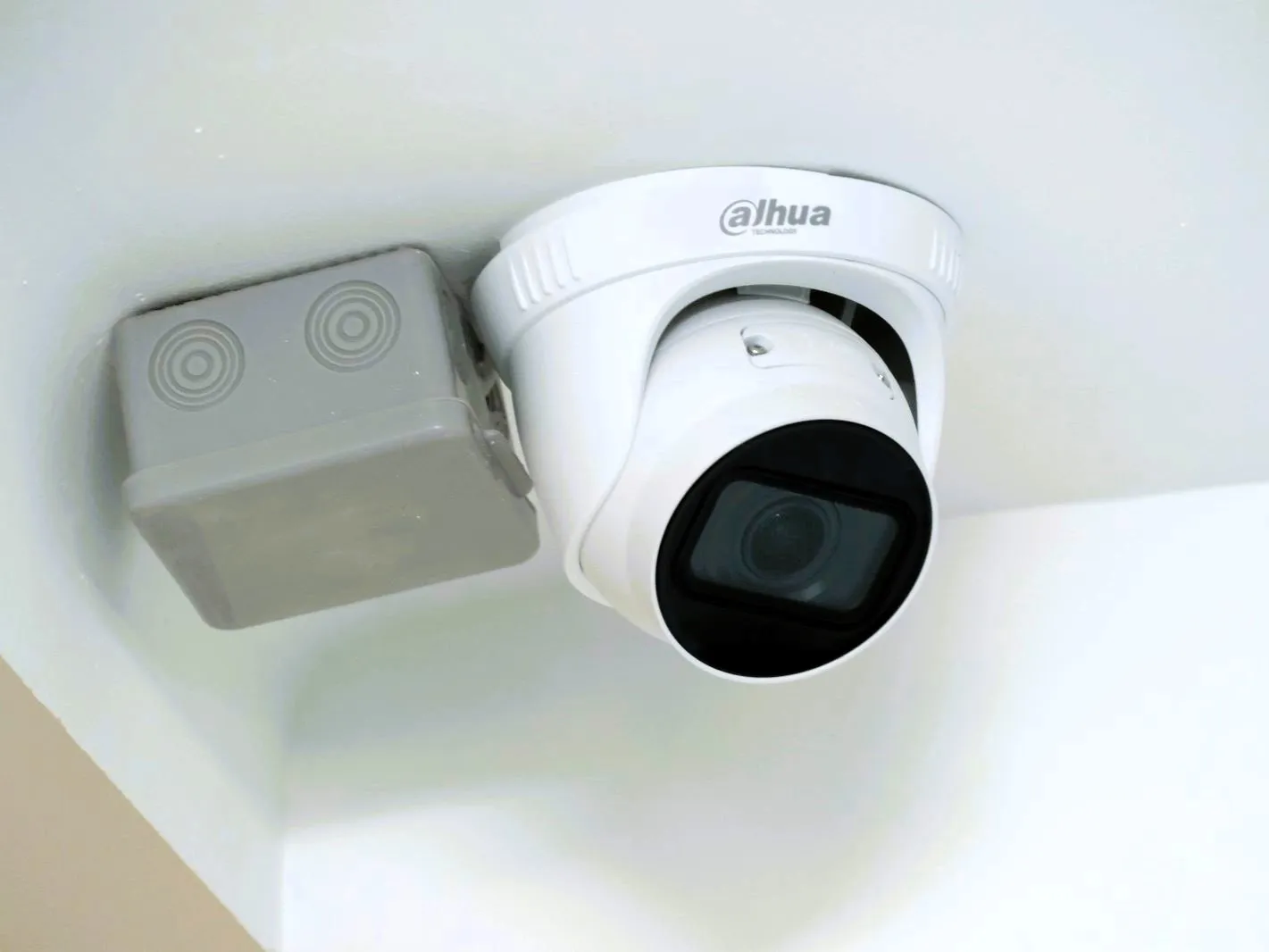 Осужденный сломал две камеры видеонаблюдения в колонии Уральска