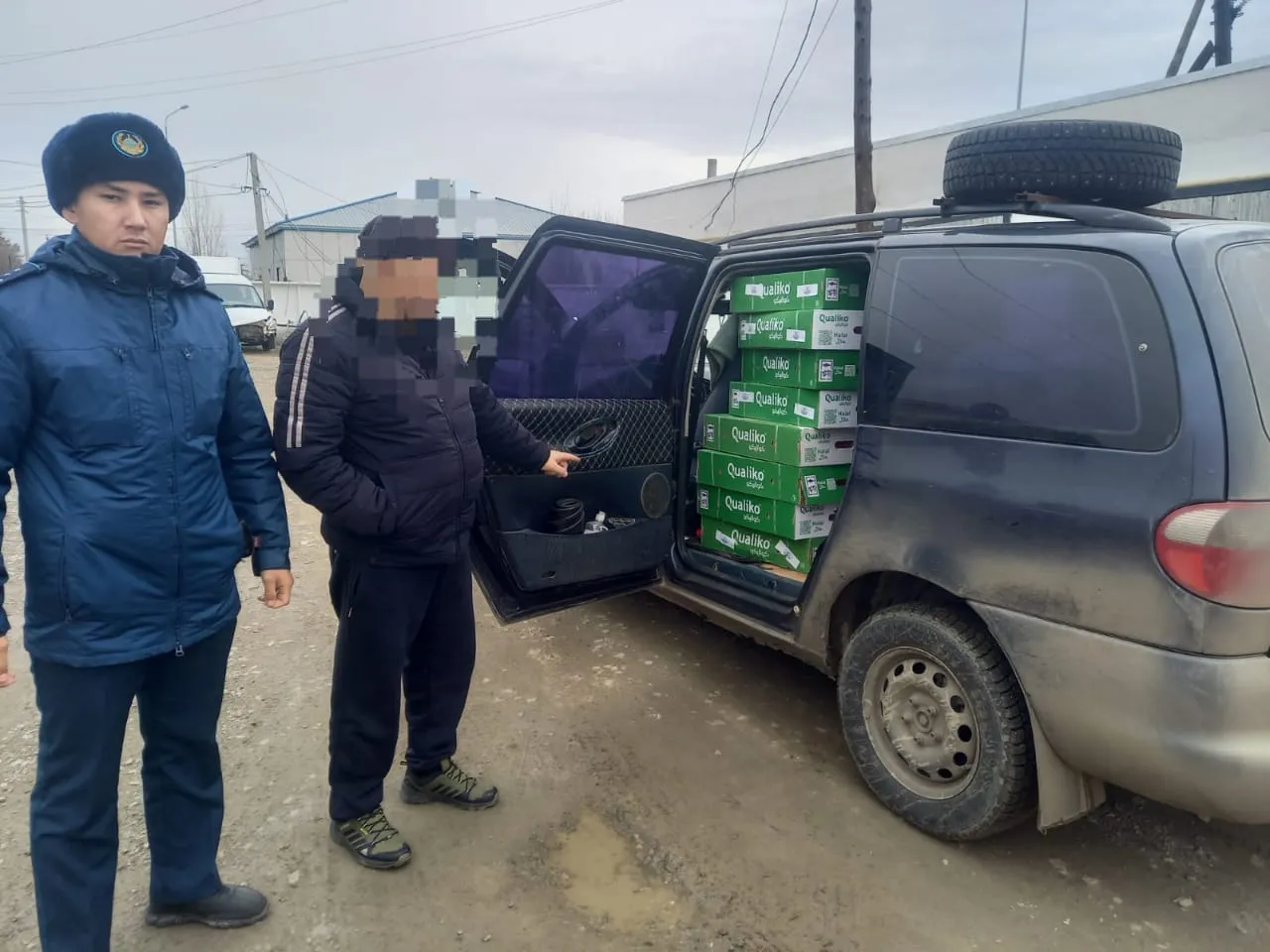 Житель ЗКО украл из фуры 368 кг окорочки пока водитель спал в кабине