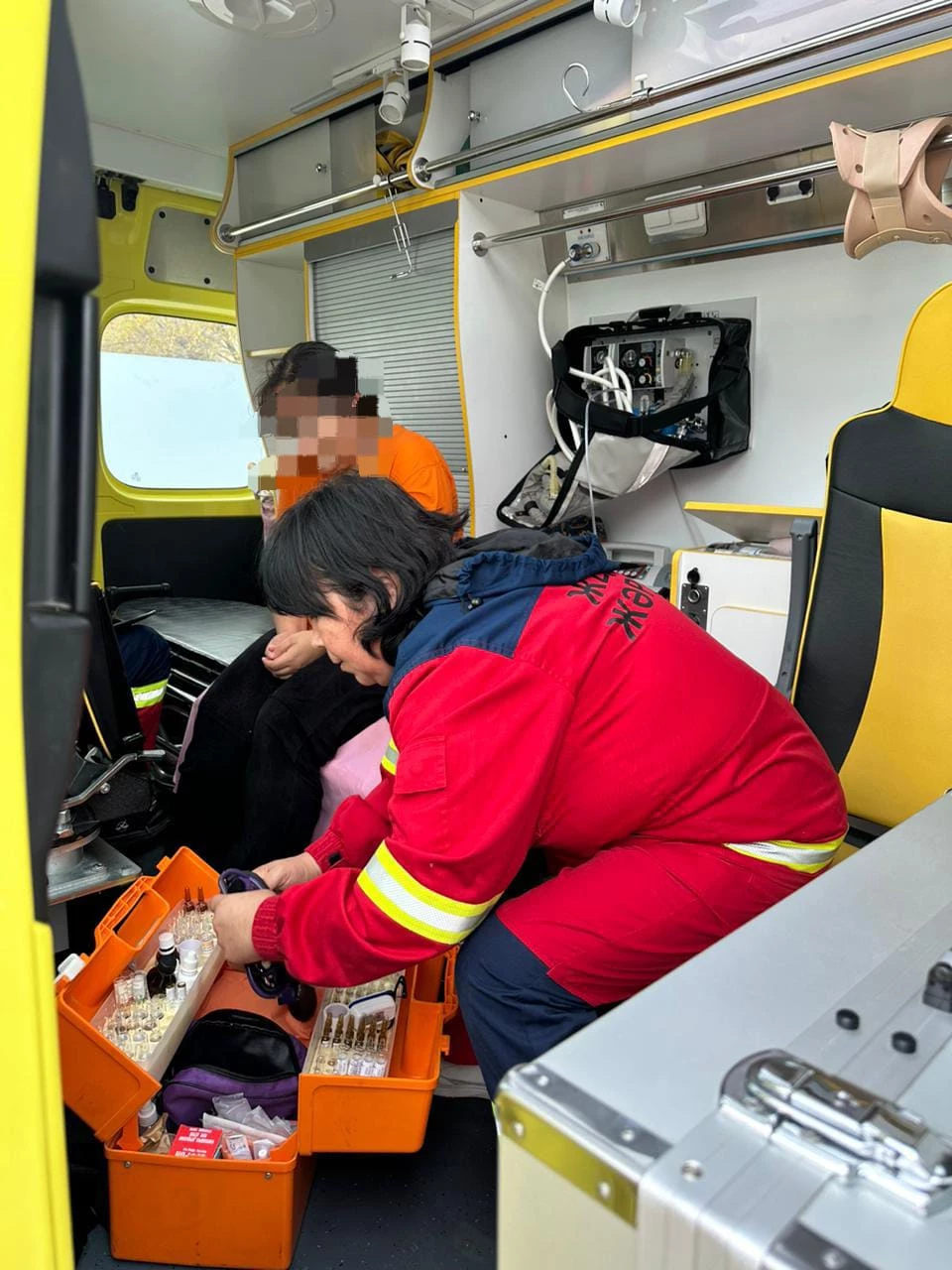 Спрыгнувшую с моста девушку спасли в Атырау