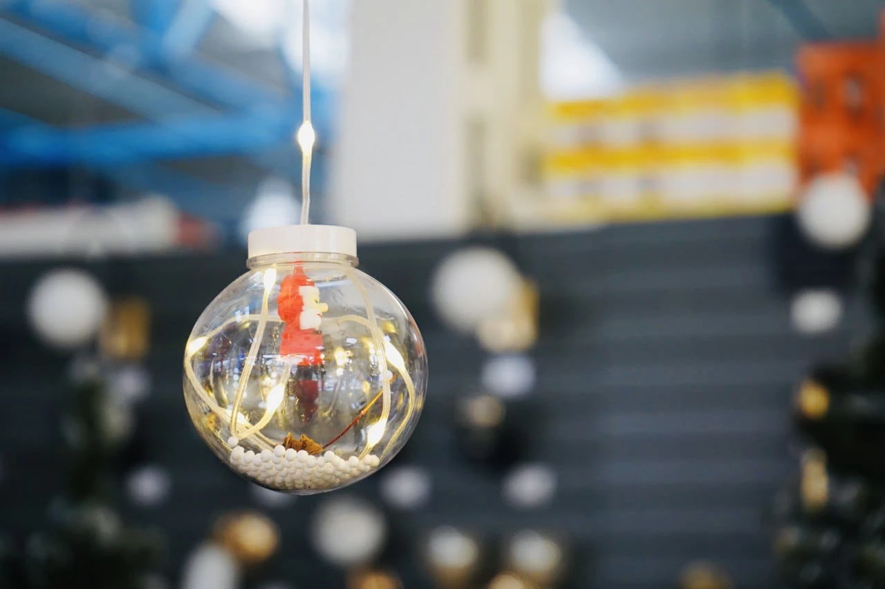 Сеть магазинов «ЭлектроКомплект» предлагает уральцам подготовиться к Новому году вместе!