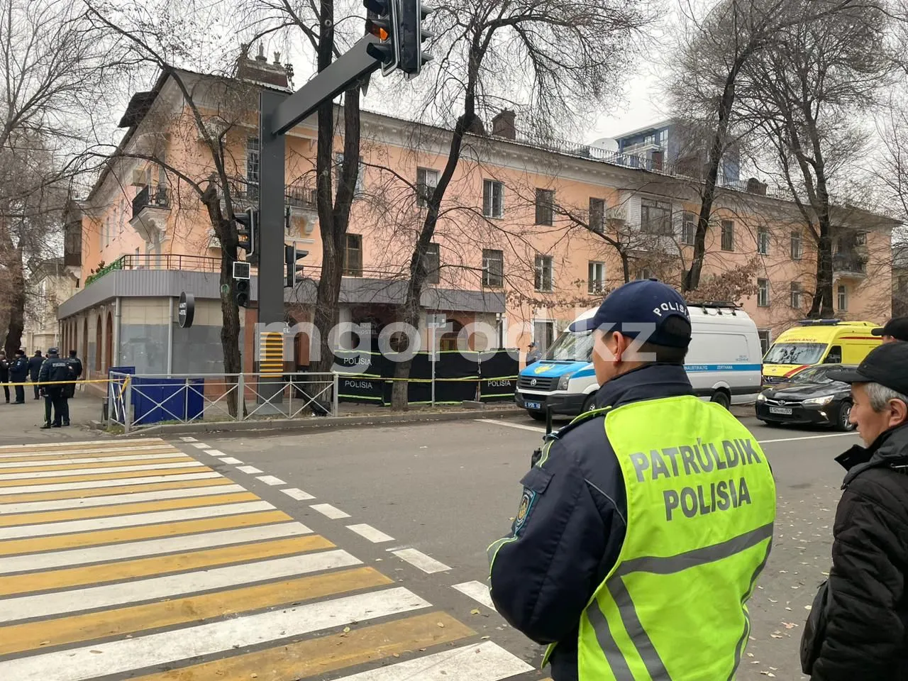 13 человек погибли при пожаре в Алматы