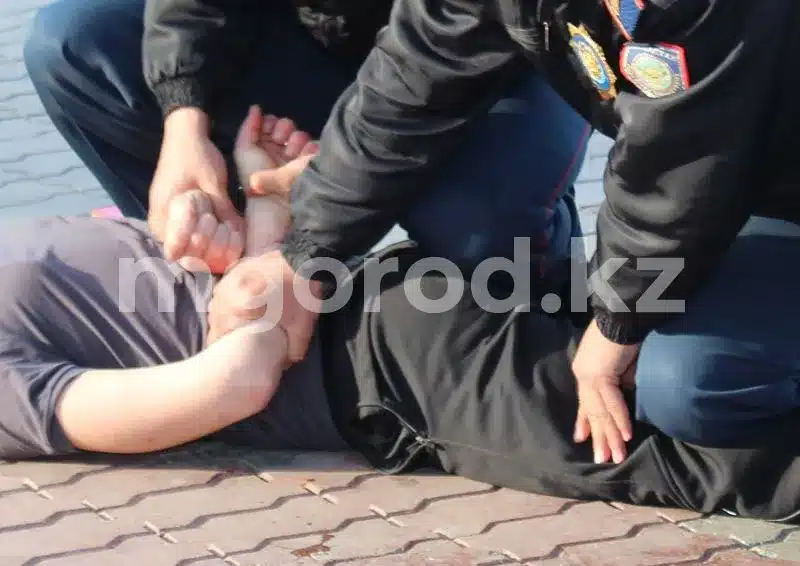 Требовали 10 млн: группу вымогателей задержали в Атырау