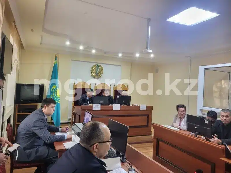 Обвиняемого во взяточничестве полицейского взяли под стражу в зале суда Уральска