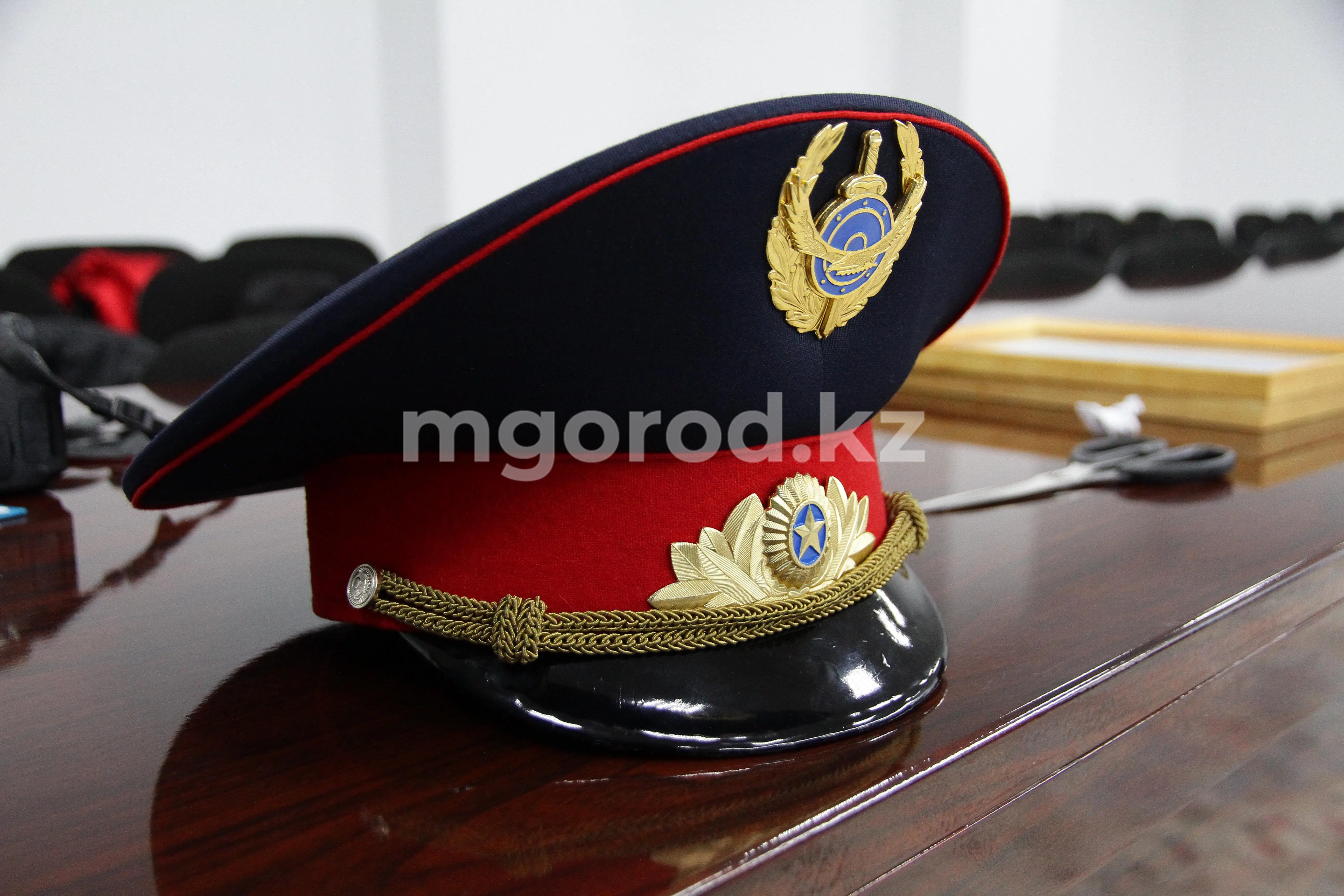 Двух полицейских подозревают в изнасиловании 14-летней девочки в Алматы