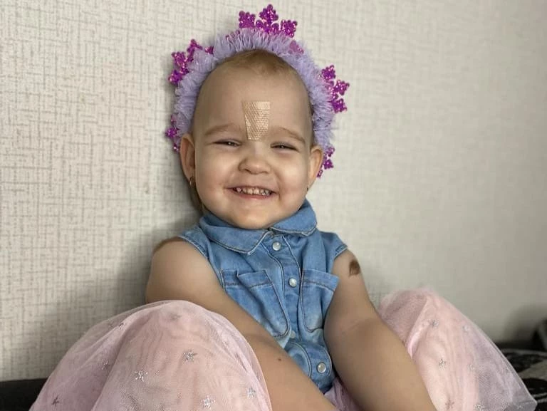 Девочке из Уральска нужно пройти 10 этапов лечения, чтобы не заболеть раком