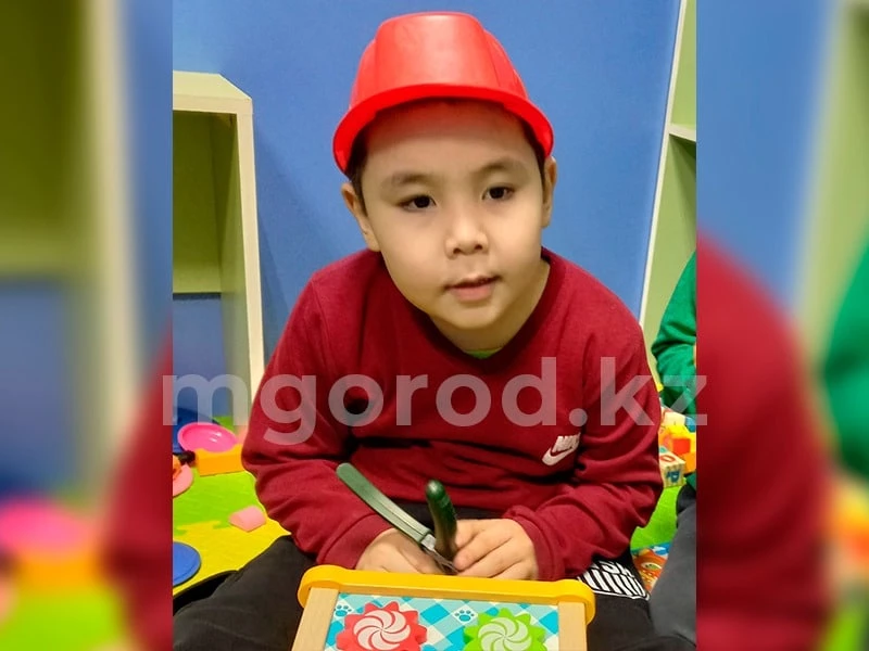 Мальчику с аутизмом из Уральска нужна реабилитация