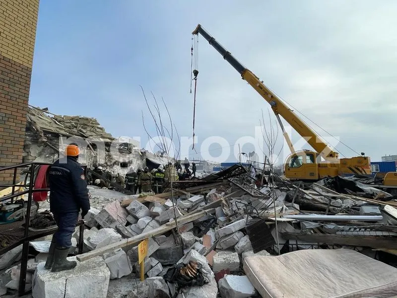 Тело третьего погибшего извлекли из-под завалов кафе в Уральске