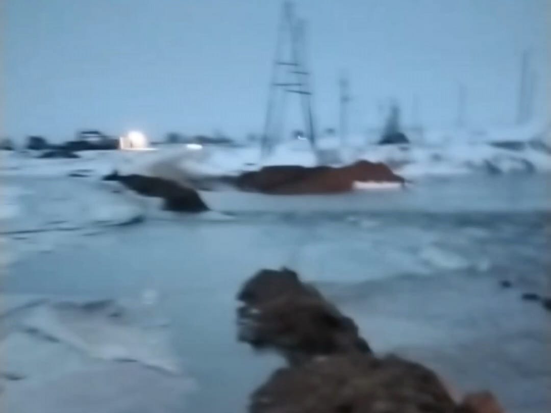 Перелив талых вод произошел через дорогу в ЗКО